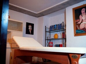 Interior - Gartenzimmer mit Alkoven by Interhome (Cellino Attanasio)