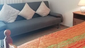 Interior - Gartenzimmer mit Alkoven by Interhome (Cellino Attanasio)