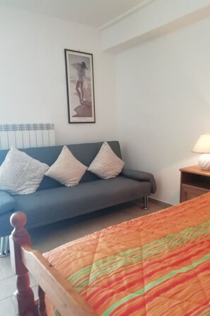 Interior - Gartenzimmer mit Alkoven by Interhome (Cellino Attanasio)
