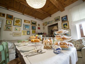 Unclassified image, 2 of 22, button - Ferienzimmer 'Flower Room by Interhome (Roccafluvione)