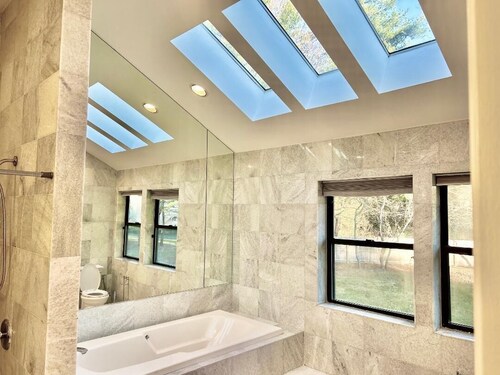 Spacious 5-bedroom house in marvelous Dix Hills with AC