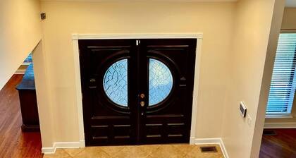 Spacious 5-bedroom house in marvelous Dix Hills with AC