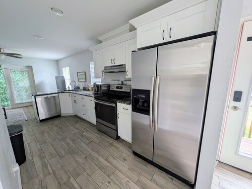 Cozy 1-bedroom House with AC in downtown Lakeland