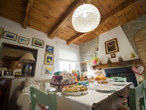 Dining - Gästezimmer mit Wi-Fi by Interhome (Roccafluvione)