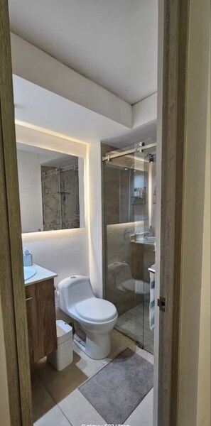 Towels, soap, toilet paper - Beautiful apartment with a spectacular view (Cali)