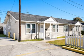 Exterior - Cozy 2BR Getaway Minutes to Downtown - Dayton A (North Charleston)