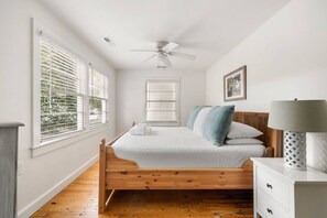 3 bedrooms, iron/ironing board, WiFi, bed sheets - Beach Maverick - 3 BR 2 Bath 1 Block to Center St! (Folly Beach)