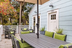 Outdoor dining - Beach Maverick - 3 BR 2 Bath 1 Block to Center St! (Folly Beach)