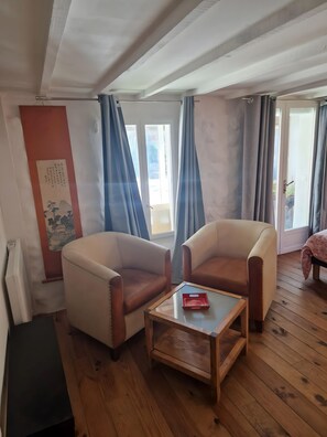 Interior - Studio "La Farigoulette" with Shared Pool, Private Terrace and Wi-Fi (Aniane)