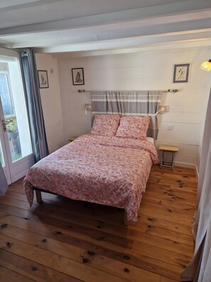 WiFi, bed sheets - Studio "La Farigoulette" with Shared Pool, Private Terrace and Wi-Fi (Aniane)