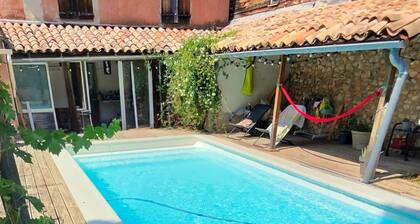 Studio "La Farigoulette" with Shared Pool, Private Terrace and Wi-Fi