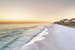 A beach with a row of houses along the shore. - Your perfect 30A Getaway: Beach Access, Sparkling Pool & Coastal Comfort (Santa Rosa Beach)