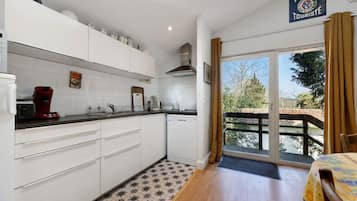 KylskÄp, mikrovÄgsugn, ugn och spishÀll