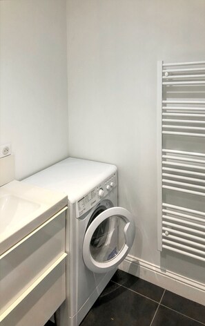 Interior - Holiday Home 'La Maison Des Poneys' with Private Terrace, Wi-Fi and Air Conditioning (Le Pian-Médoc)