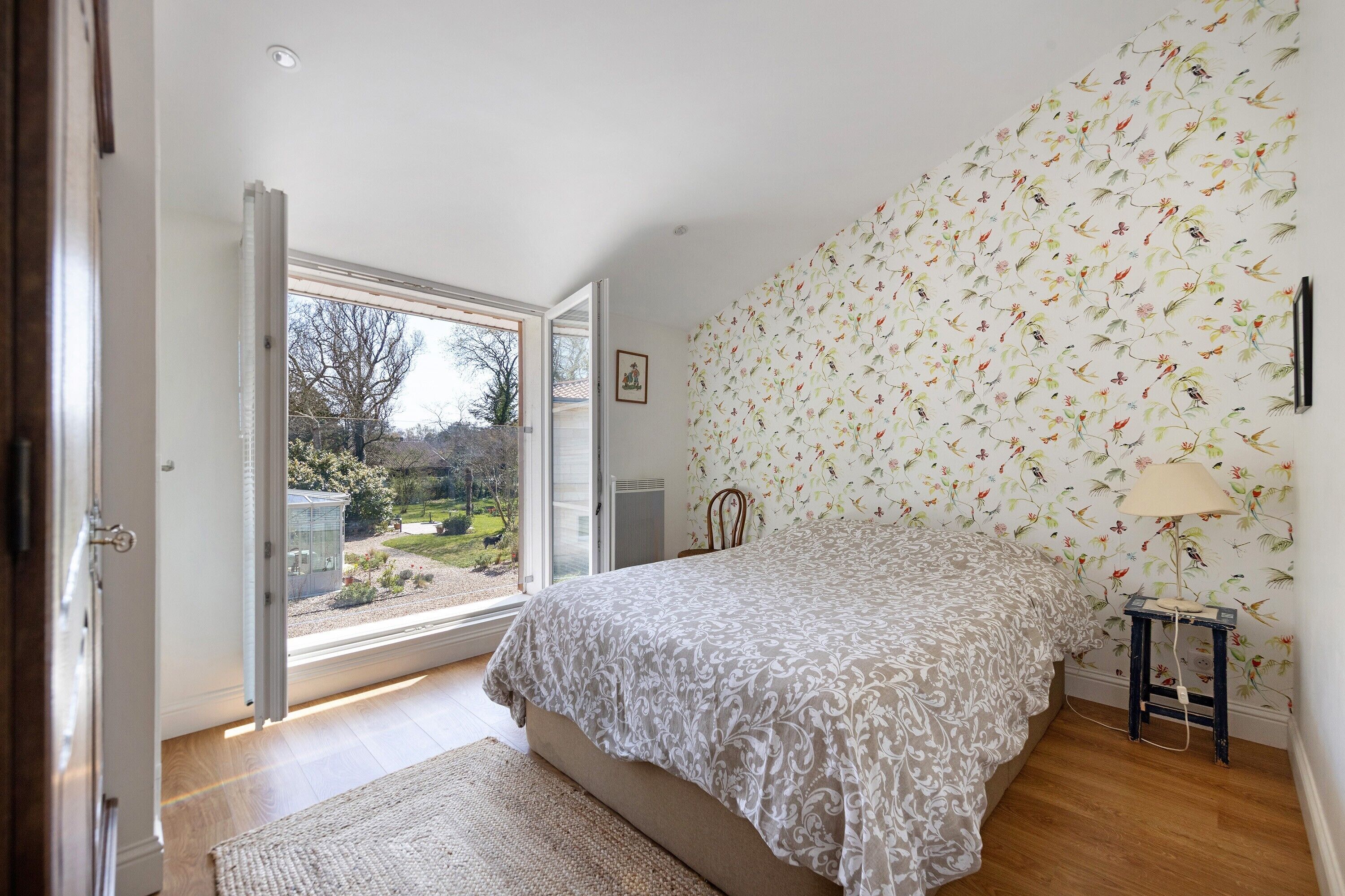 2 habitaciones, tabla de planchar con plancha, wifi y ropa de cama 