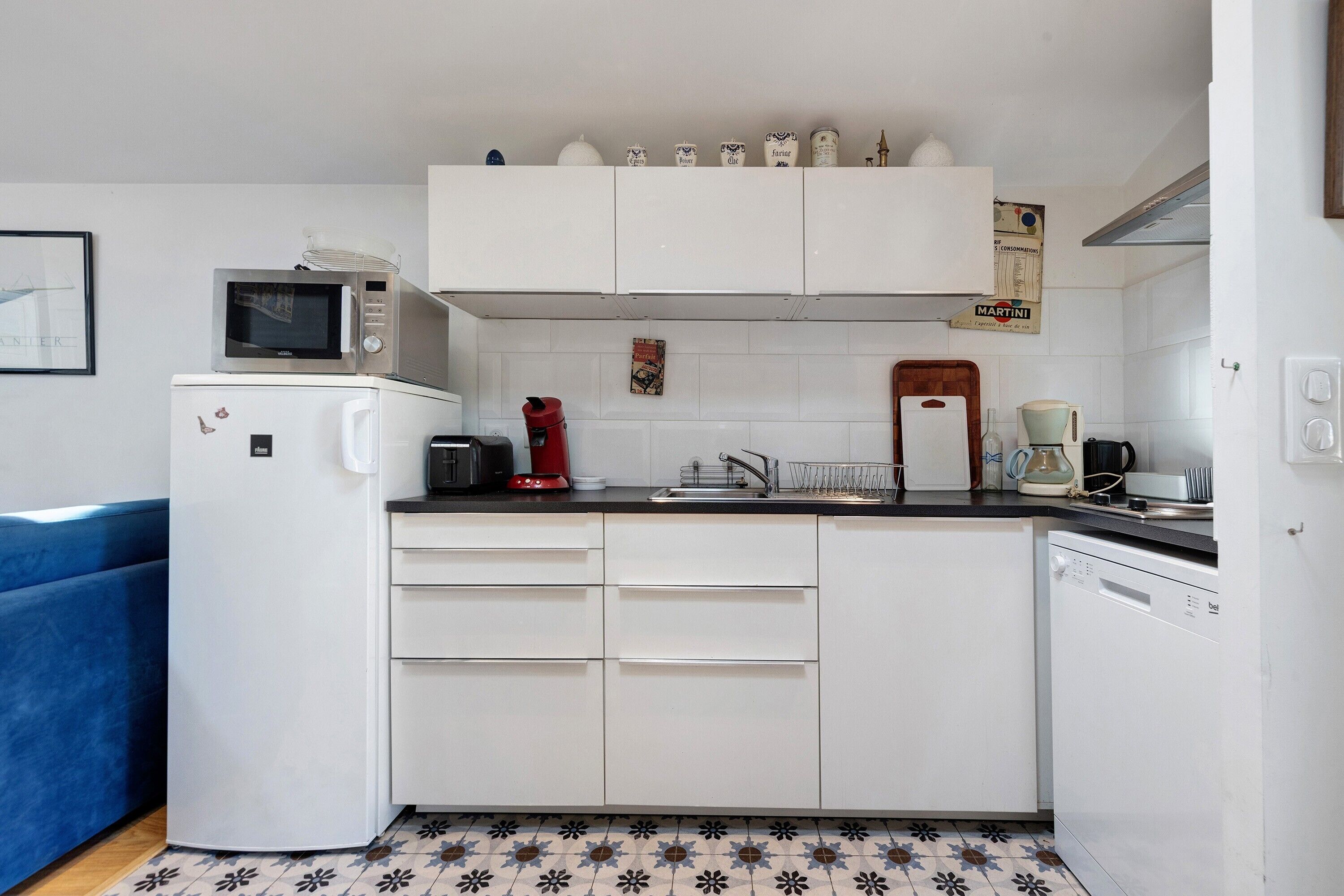 Køleskab, mikrobølgeovn, ovn, kogeplade