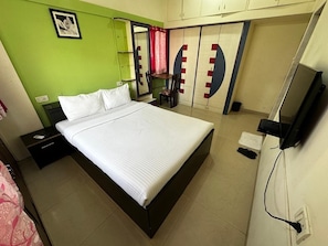 Deluxe Double Room | Desk, laptop workspace, soundproofing, iron/ironing board - Amicable Corporate Apartment (Mumbai)