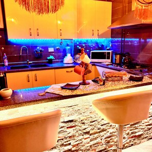 Private kitchen - Superb 2-bedroom apartment with AC in charming Alexandria Governorate (Alexandria Governorate)