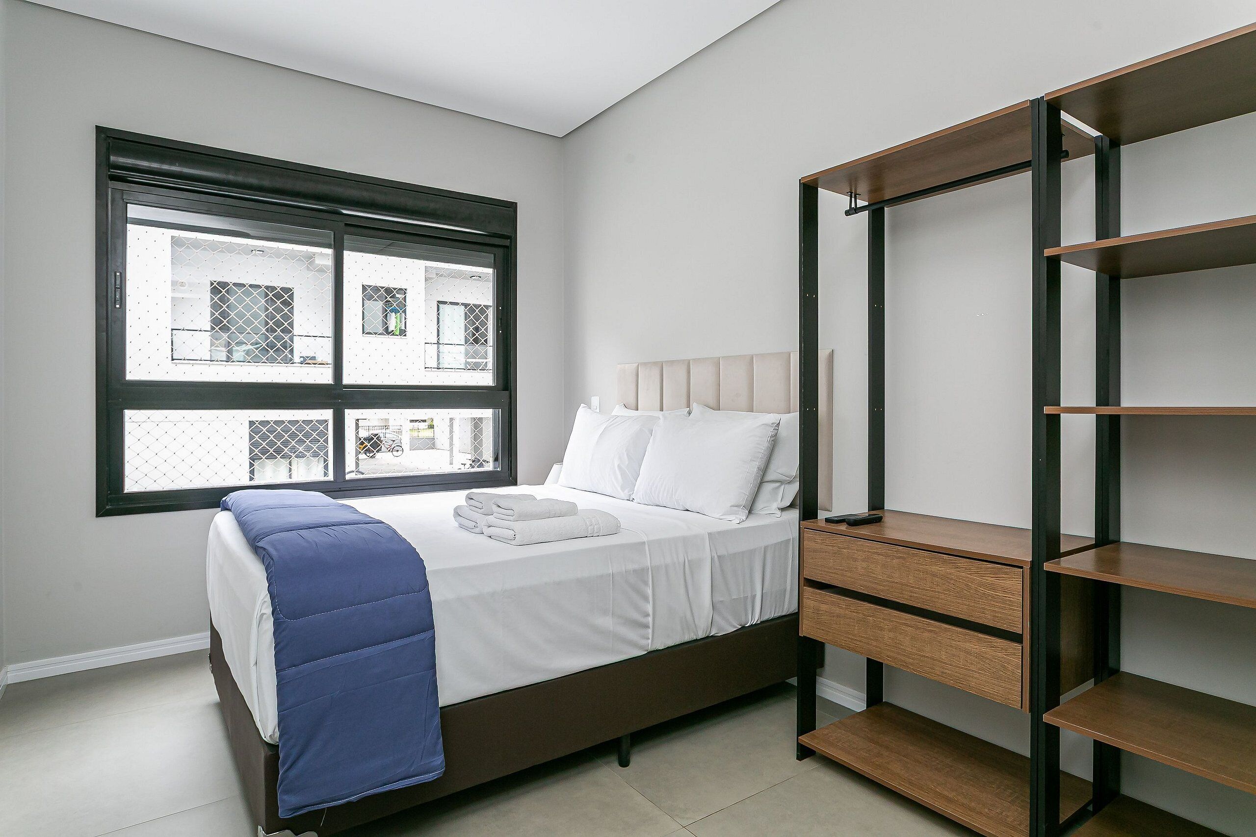 Iron/ironing board, Internet, bed sheets