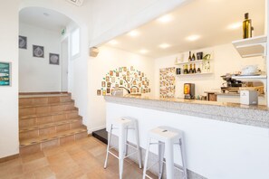 Bar (in der Unterkunft)