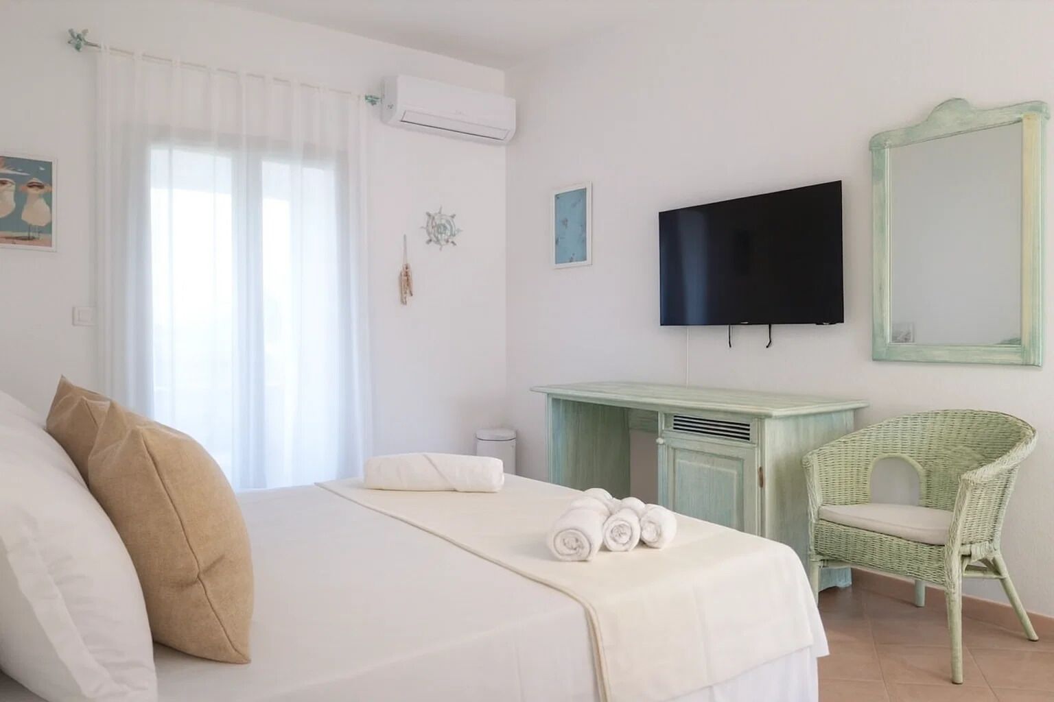 Minibar, in-room safe, free WiFi, bed sheets