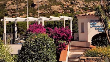 Pintu masuk properti