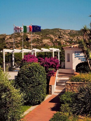 Property entrance - Hotiday Baja Sardinia Seaside (Baja Sardinia)