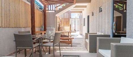 Apartment | Outdoor dining