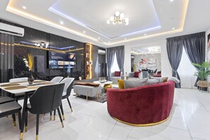 Interior - 4 Bedroom En-Suite, Wi-Fi, Secured, 24/7 Power (Lekki)