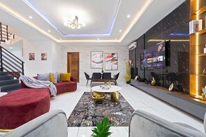 Interior - 4 Bedroom En-Suite, Wi-Fi, Secured, 24/7 Power (Lekki)