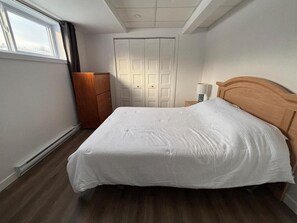 Room - Gite du Ruisseau: maison 3 chambres, secteur tranquille à Lamarche, Qc CAN (Lamarche)