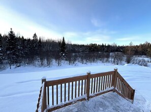 Property grounds - Gite du Ruisseau: maison 3 chambres, secteur tranquille à Lamarche, Qc CAN (Lamarche)