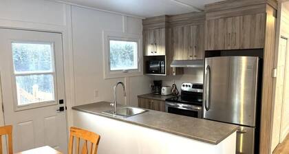 Gite du Ruisseau: maison 3 chambres, secteur tranquille à Lamarche, Qc CAN