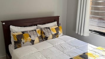 2 dormitorios, tabla de planchar con plancha, Internet y ropa de cama