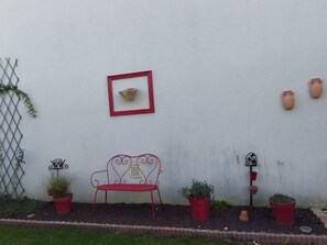 المنطقة المحيطة بالمنشأة