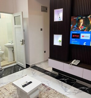 Huoneisto, 2 makuuhuonetta | Kylpyhuone | Suihku, pyyhkeet, saippua, vessapaperi