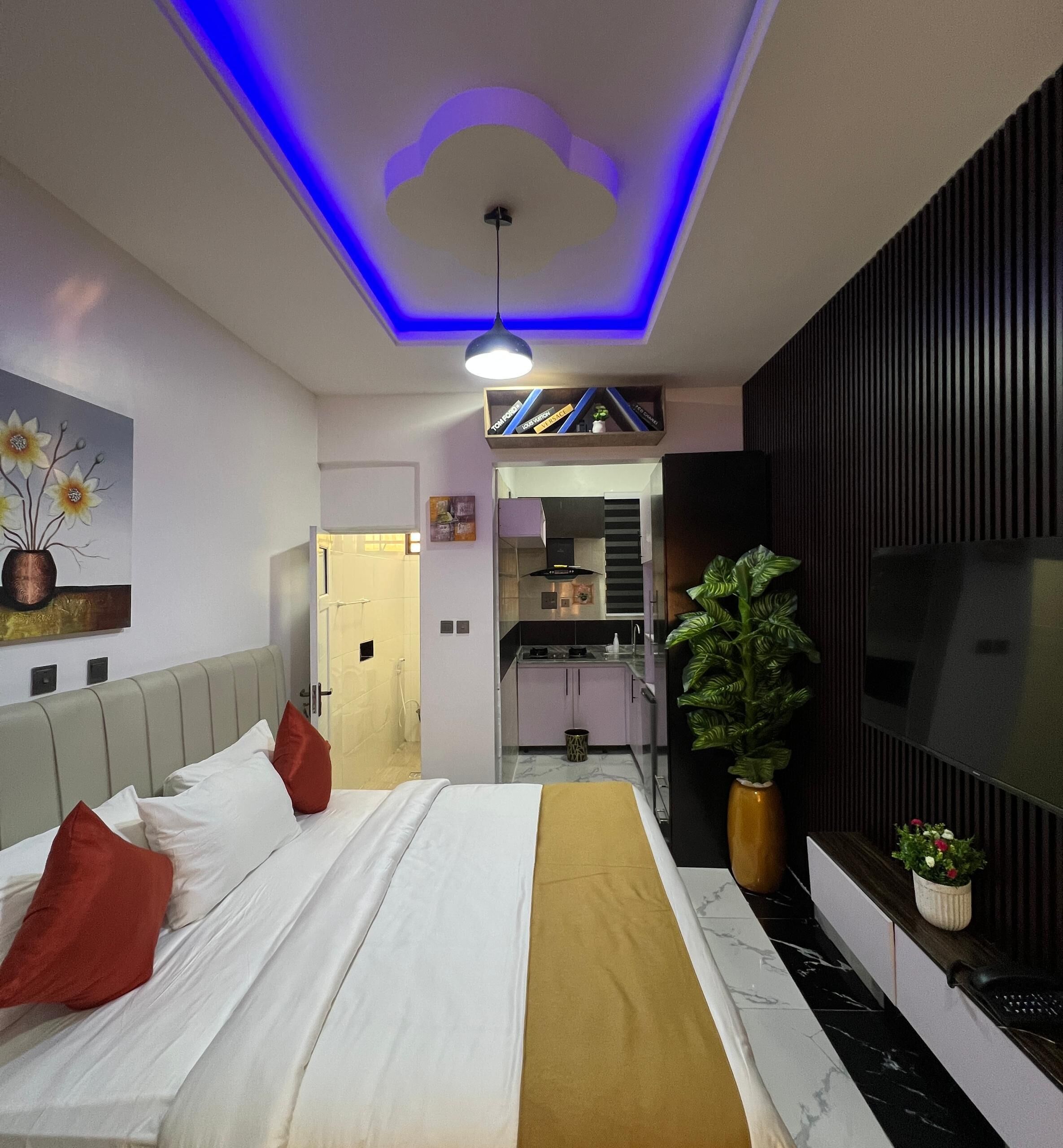 Studio – standard | Skrivebord for bærbar PC og wi-fi (inkludert)