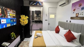 Deluxe-studio | Kannettavalle tietokoneelle sopiva työtila, ilmainen Wi-Fi