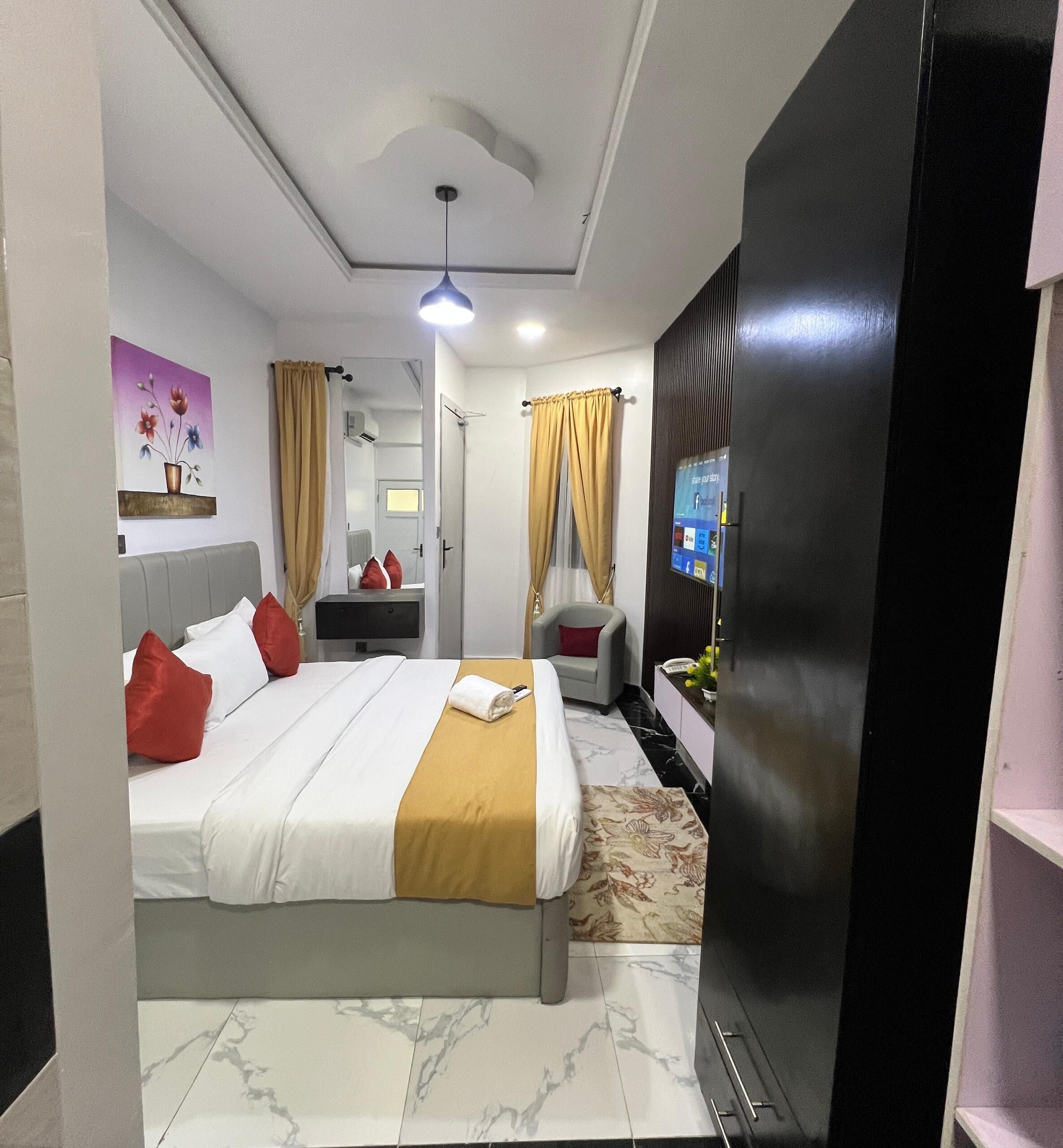 Studio – deluxe | Skrivebord for bærbar PC og wi-fi (inkludert)