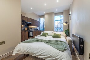 Superior Studio | Living area | Flat-screen TV - Leeds City Centre Luxe Flats (Leeds)