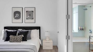 1 slaapkamer, een strijkplank/strijkijzer, gratis wifi, beddengoed