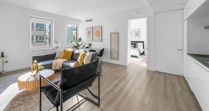 Elegant NYC Haven Walk to Broadway & Dinning!