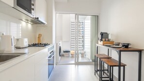 Fridge, microwave, oven, stovetop - Conde Casa Branca by LovelyStay (Funchal)