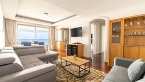 TV, fireplace - Bogi's APT by LovelyStay (Funchal)