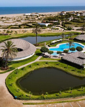 Pool - HOP Aloha | Beachfront House with Direct Access (Chincha)