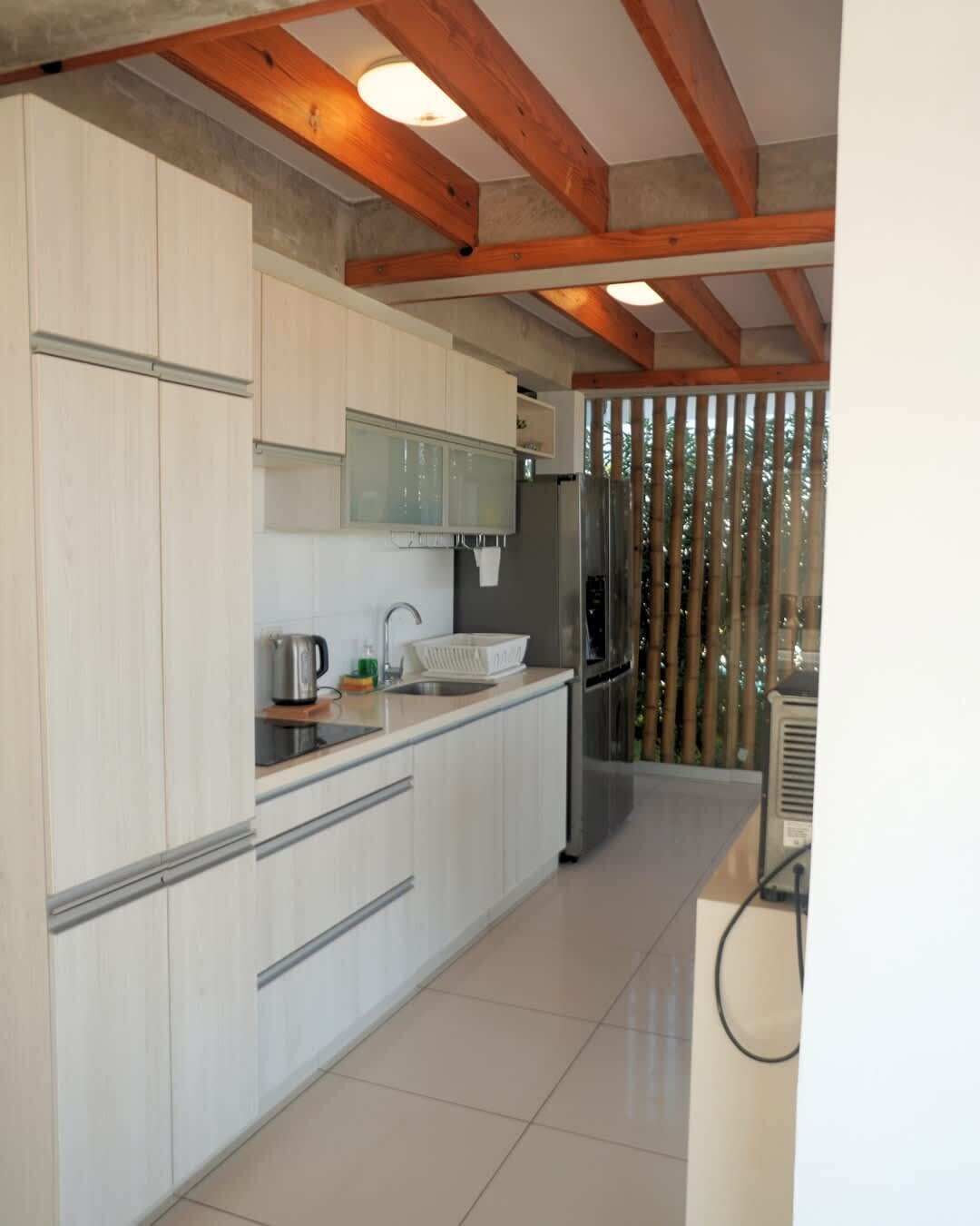 Kühlschrank, Mikrowelle, Ofen, Wasserkocher mit Kaffee-/Teezubehör