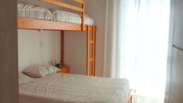 4 bedrooms, WiFi, bed sheets