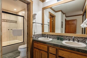 Hair dryer, towels - Townhome with Loft, Mountain Views, and Community Amenities! (Mammoth Lakes)