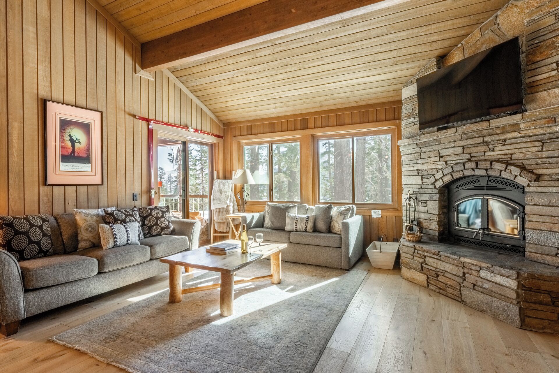 Smart-tv en een open haard