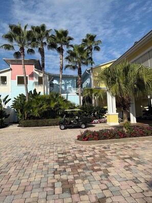 Property grounds - Best Kid Resort Near Seaworld, Convention Center, Disney in Orlando, FL-1 BD/1BA (Orlando)